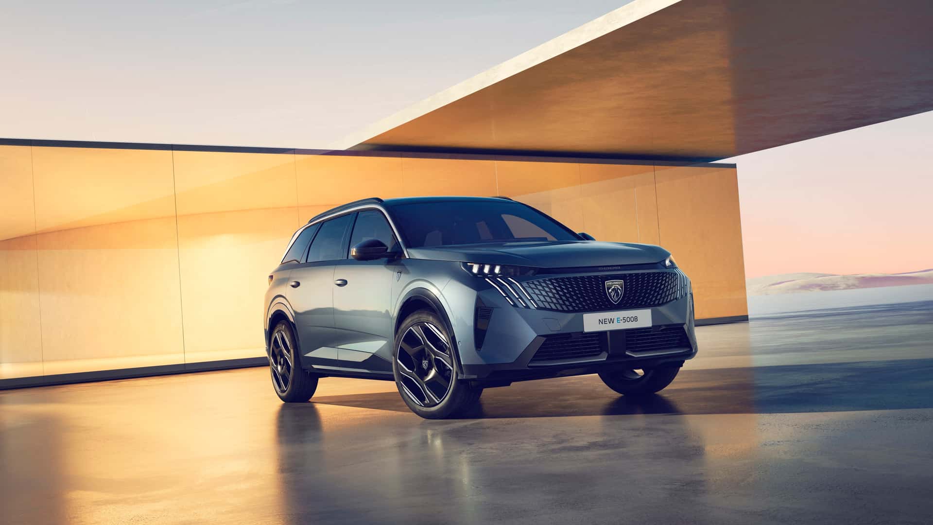Peugeot resmi olarak E-5008’i tanıttı