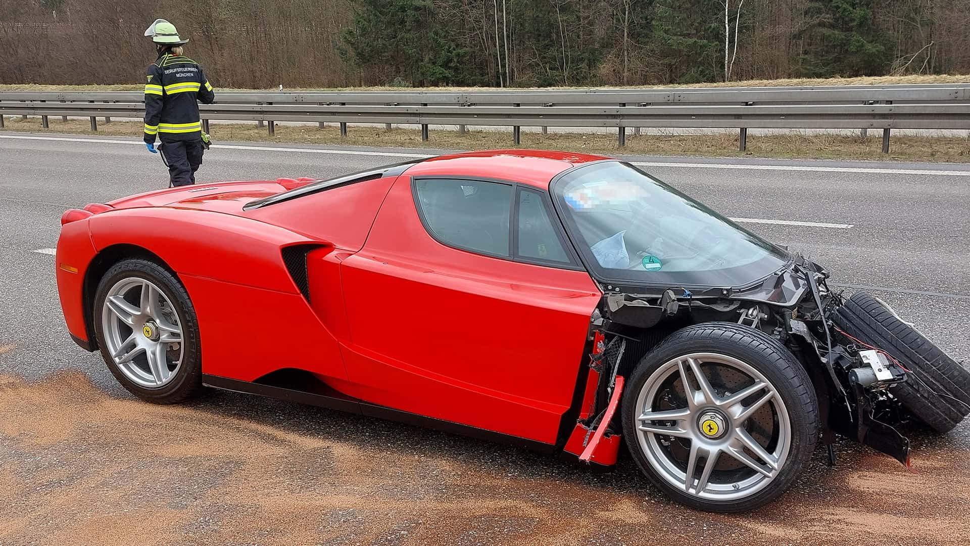 Bir Ferrari Enzo daha kaza yaptı