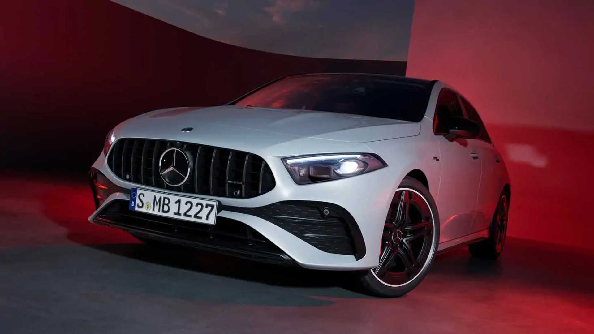 Mercedes’in en uygun fiyatlı modeli, elektrikli güce geçmeyecek.