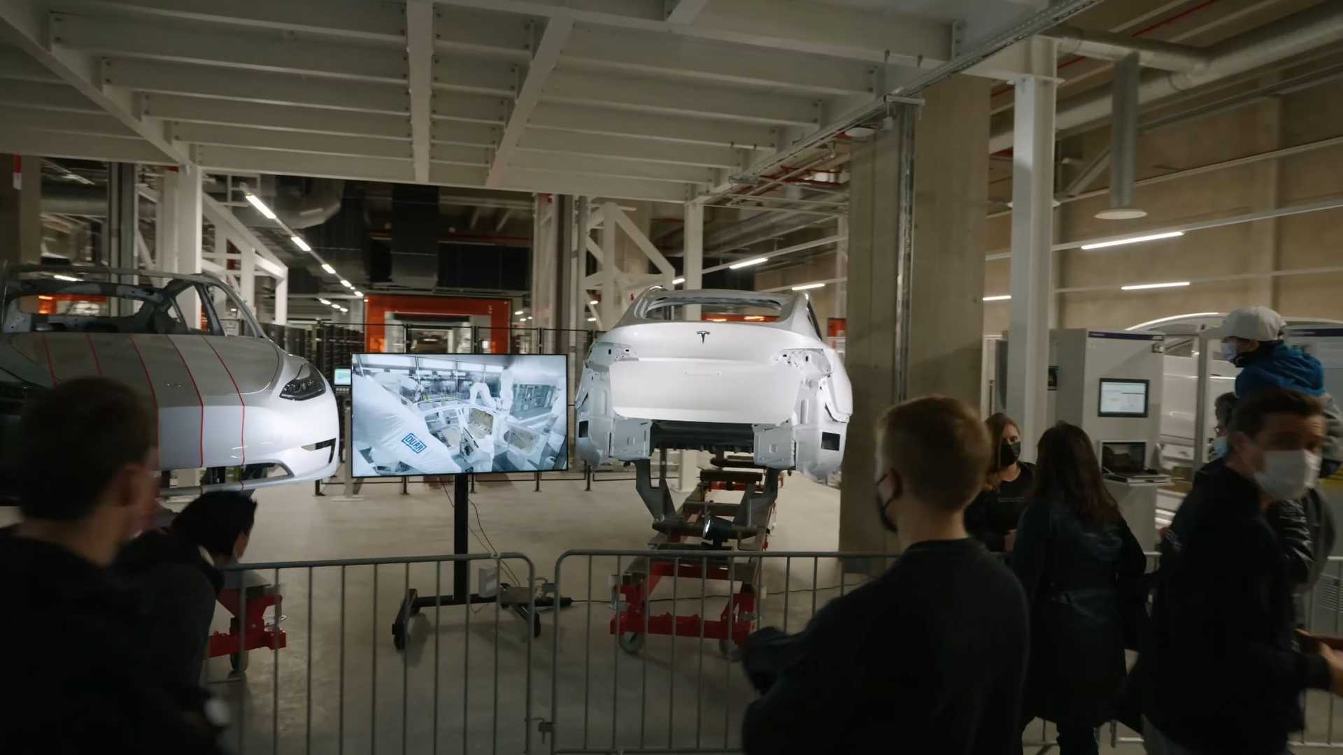 Elon Musk, Model 2’nin Berlin’de üretileceğini onayladı