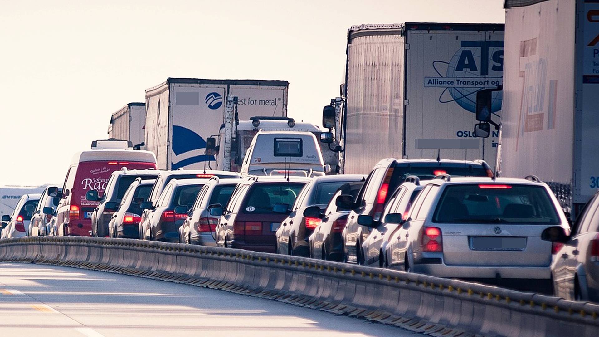 Otomobil fiyatları hala düşmeye devam ediyor