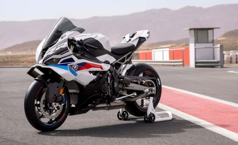 BMW Motorrad, yeni Superbike ve Hyper Naked modellerini tanıttı.