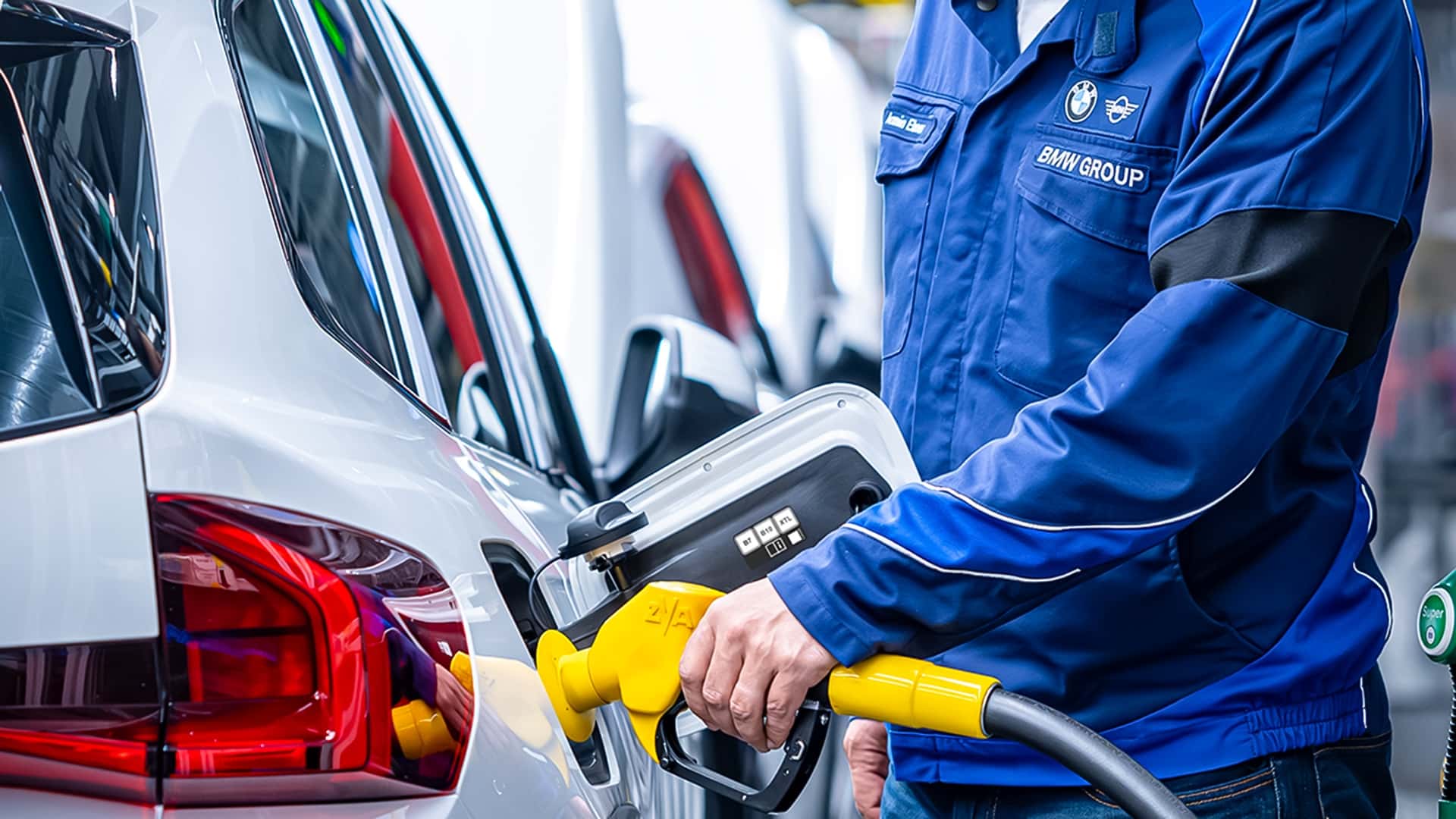 BMW, dizel modellerinin depolarını HVO100 biyoyakıt ile dolduruyor.