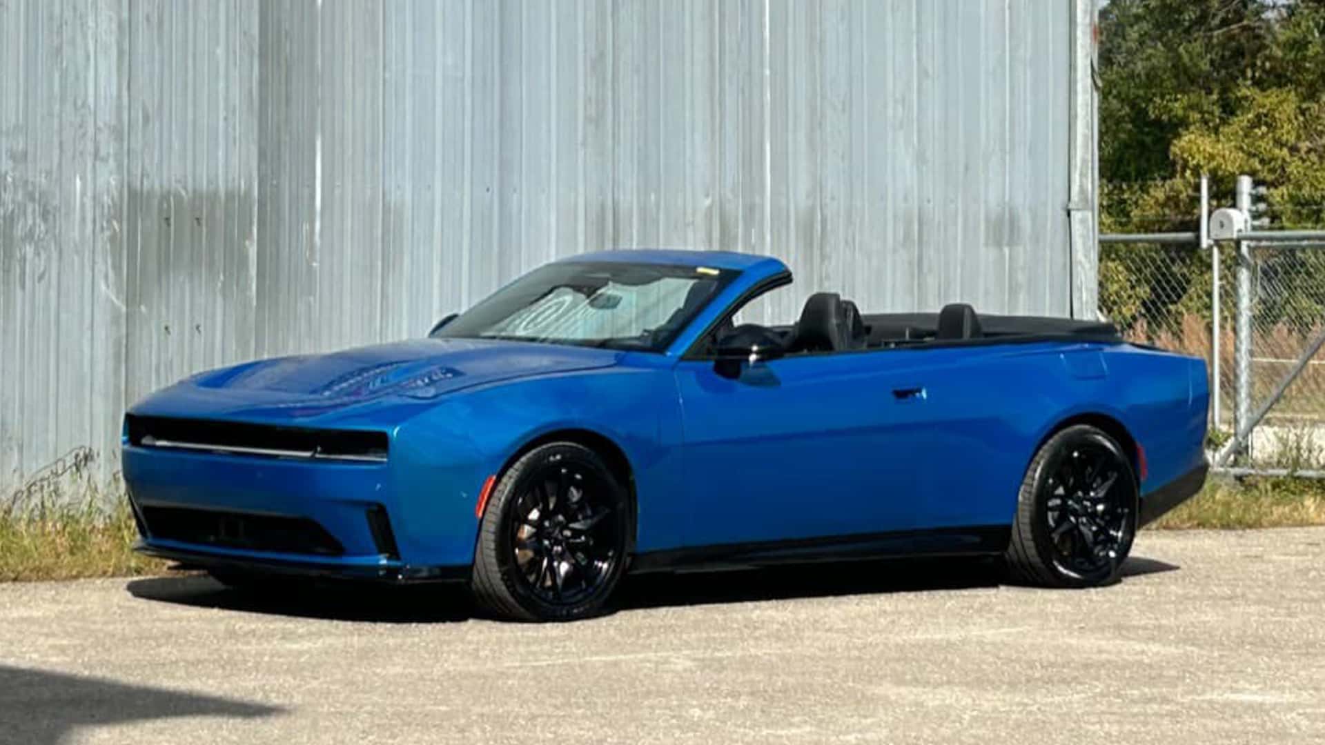 Modifiye atölyesi, yeni Dodge Charger’ı cabriolet’e dönüştürüyor!