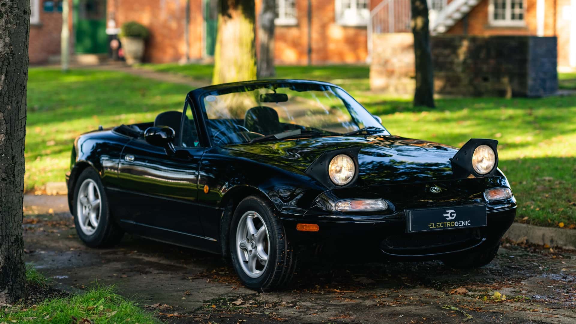 Yeni Mazda Miata için elektrikli araca dönüştürme kiti duyuruldu.