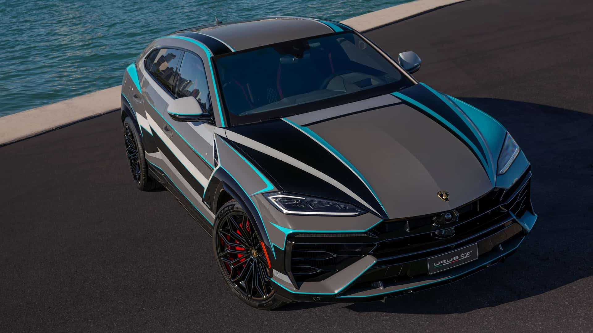 Lamborghini, Urus SE modelinin boyasını tamamlamak için tam 230 saat harcamış!