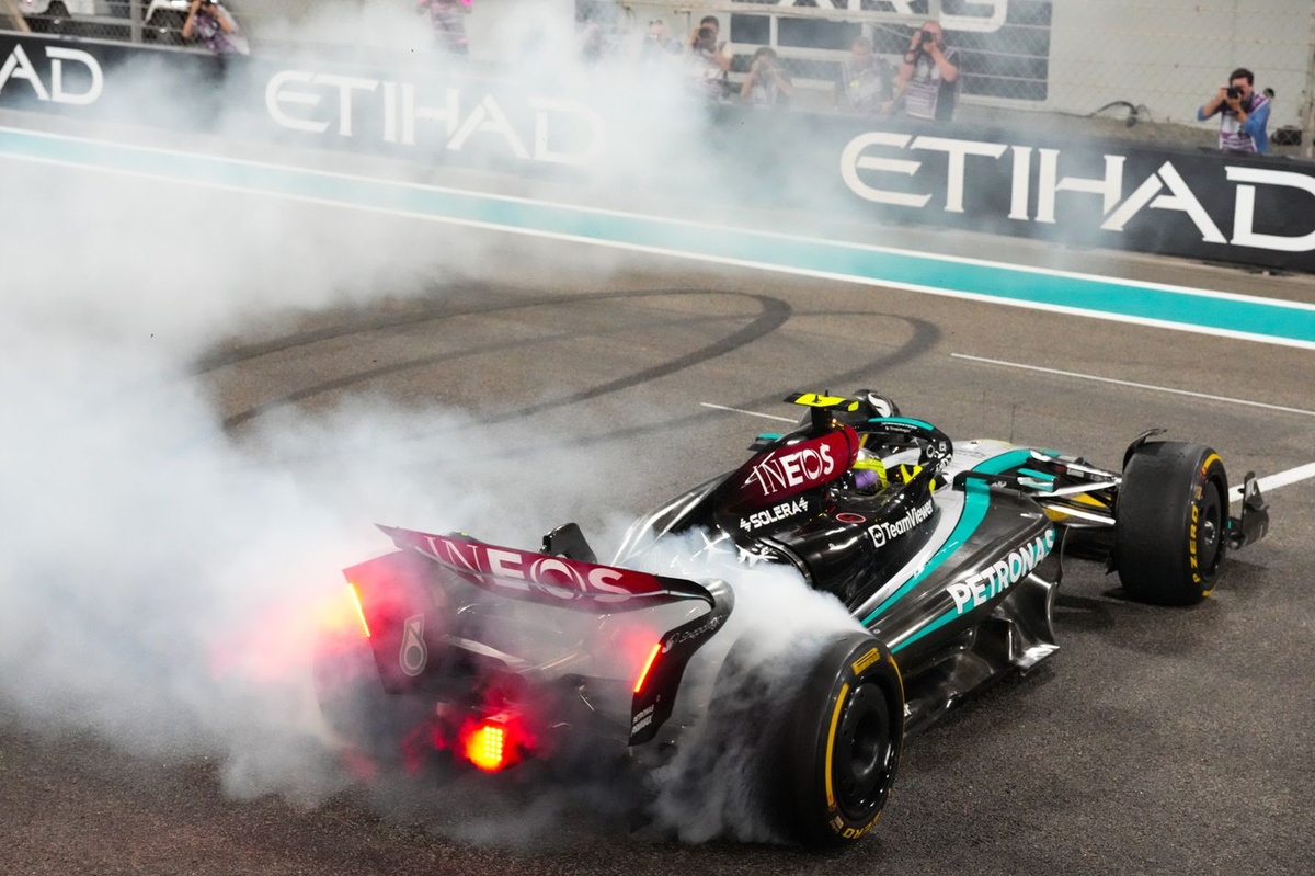 Hamilton, Mercedes’ten resmi olarak ayrıldı