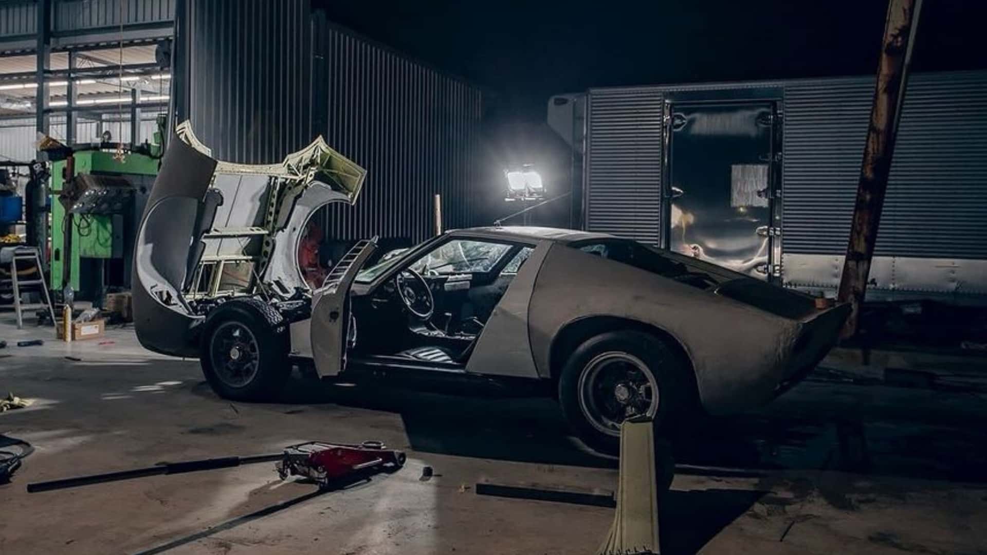 Liberty Walk, Lamborghini Miura’ya müdahale ediyor!
