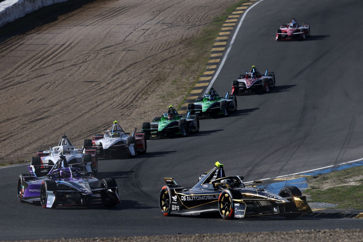 Formula E’de yeni sezon başlıyor: Hangi takımlar ve sürücüler yarışacak?