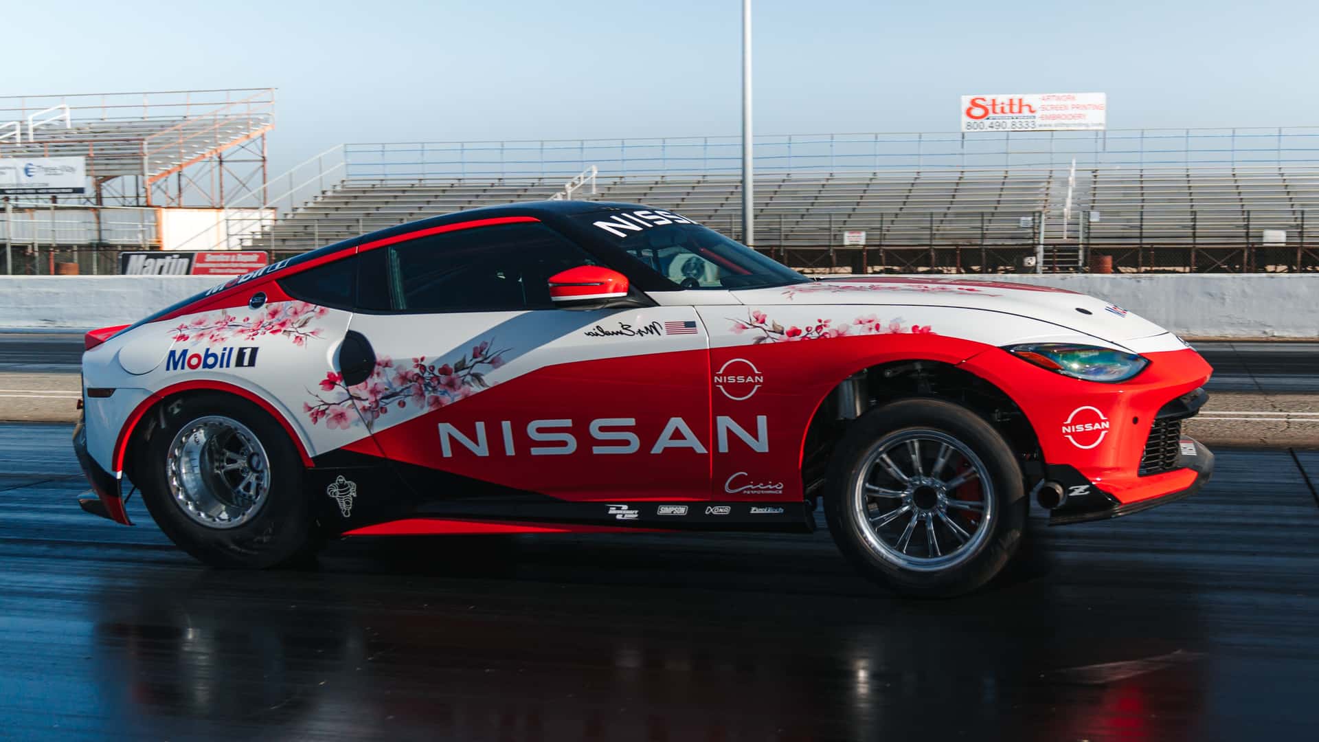 Nissan Z, tarihin en hızlısı olarak drag pistlerinde fırtına gibi esiyor!