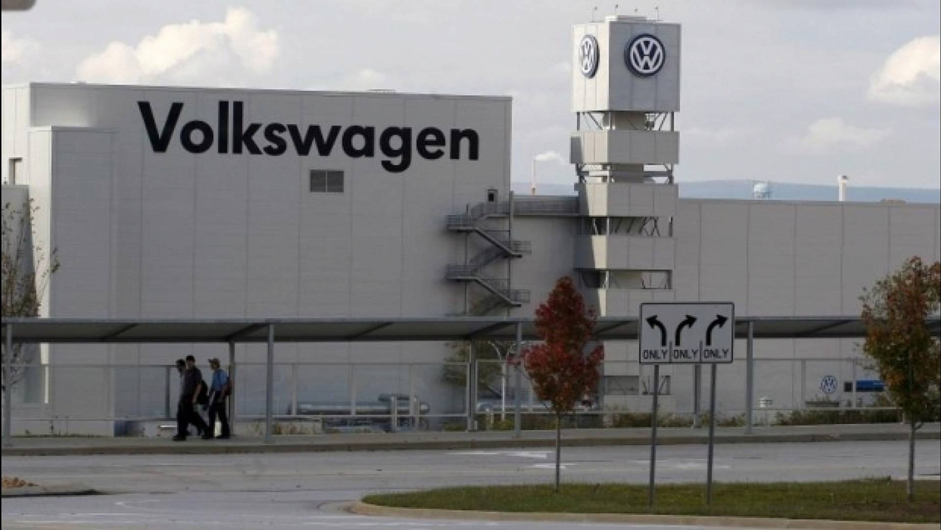 Volkswagen, işçi grevleri ile karşı karşıya!                
                
İşçiler, tesislerin kapatılmasını protesto etmek için harekete geçiyor.                
                
                                                                                             Mert Gökhan
                                                            
                
                                                                                                Kurumsal / Finansal                    
                                                                                                             – 
                                
                                    6 saat önce