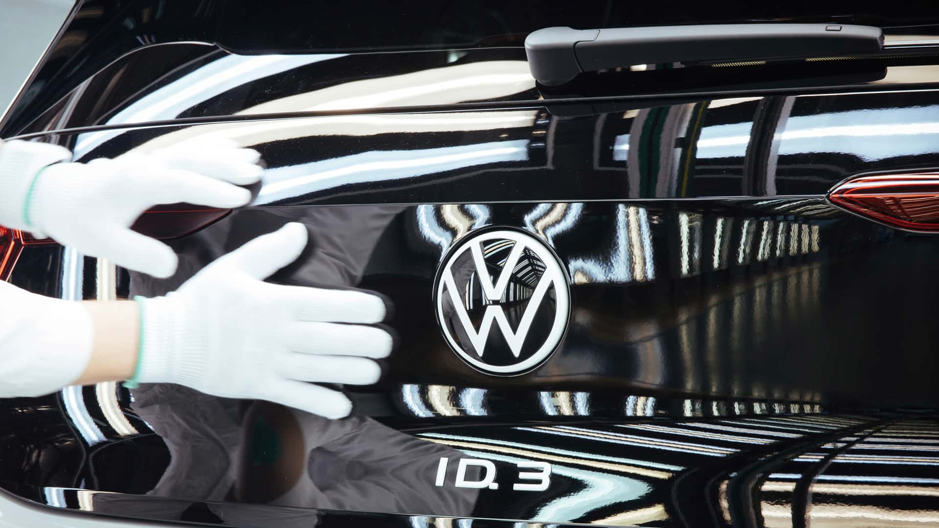 Volkswagen, fabrikalarını kapatma kararından vazgeçti!
