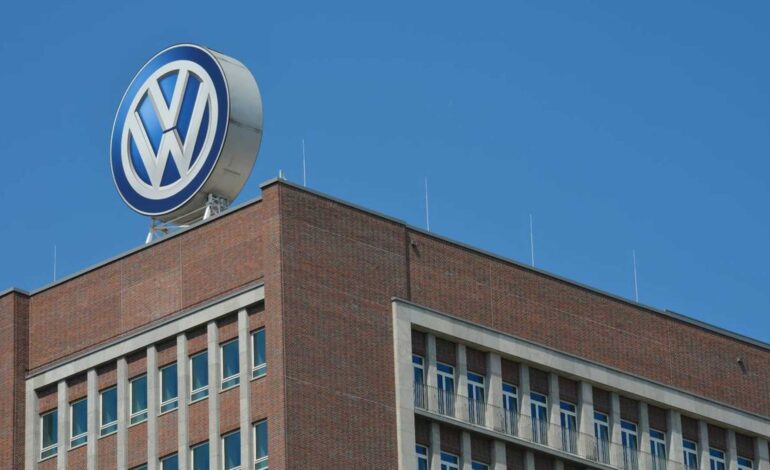 Volkswagen, fabrika kapatma planlarını erteledi mi?