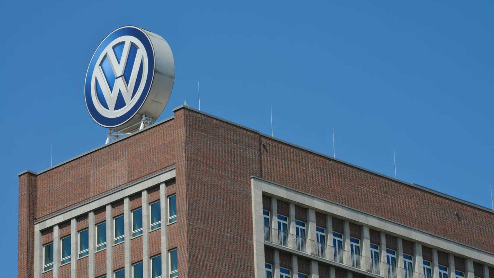 Volkswagen, fabrika kapatma planlarını erteledi mi?