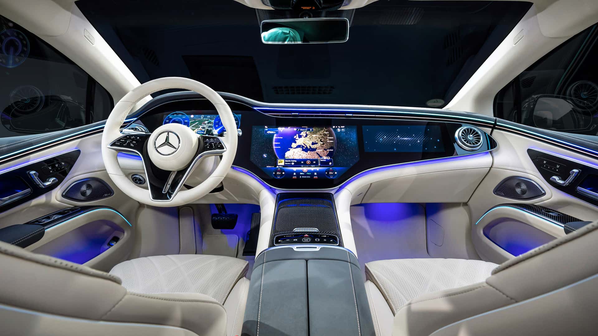 Mercedes, araçlarını yapay zeka ile güçlendiriyor.