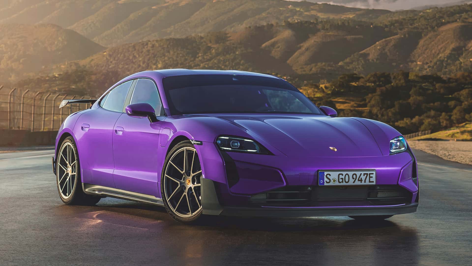 Porsche Taycan satışları 2024 yılında neredeyse yarı yarıya azaldı!