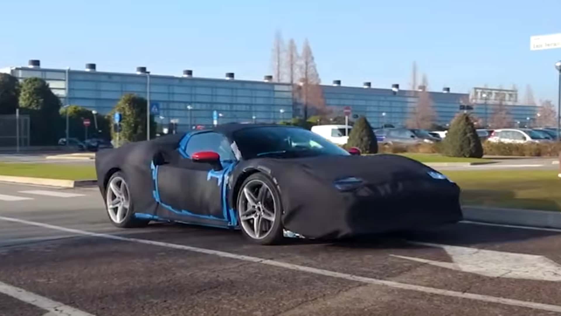 Ferrari, 2025 yılında tanıtılması planlanan 2 modelinin testlerine devam ediyor