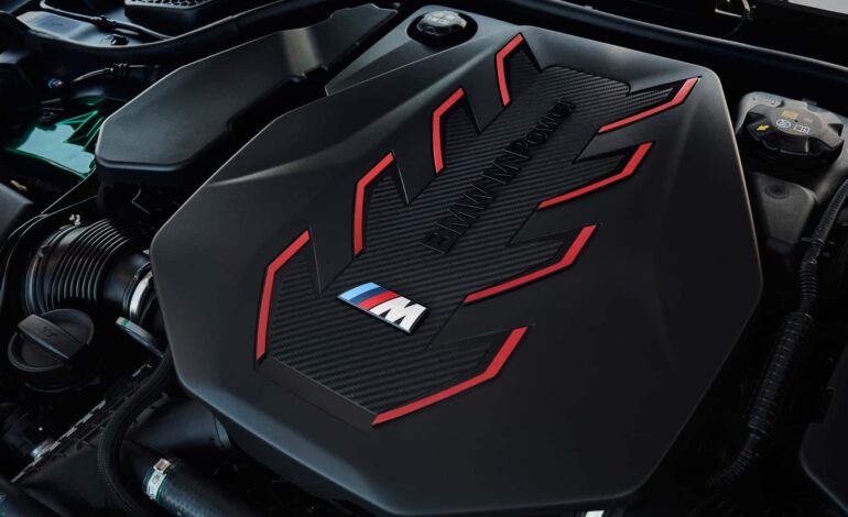 BMW, V8 motorunu “Amerikalı tüketicilerin sevgisiyle” yaşatmaya devam edecek.