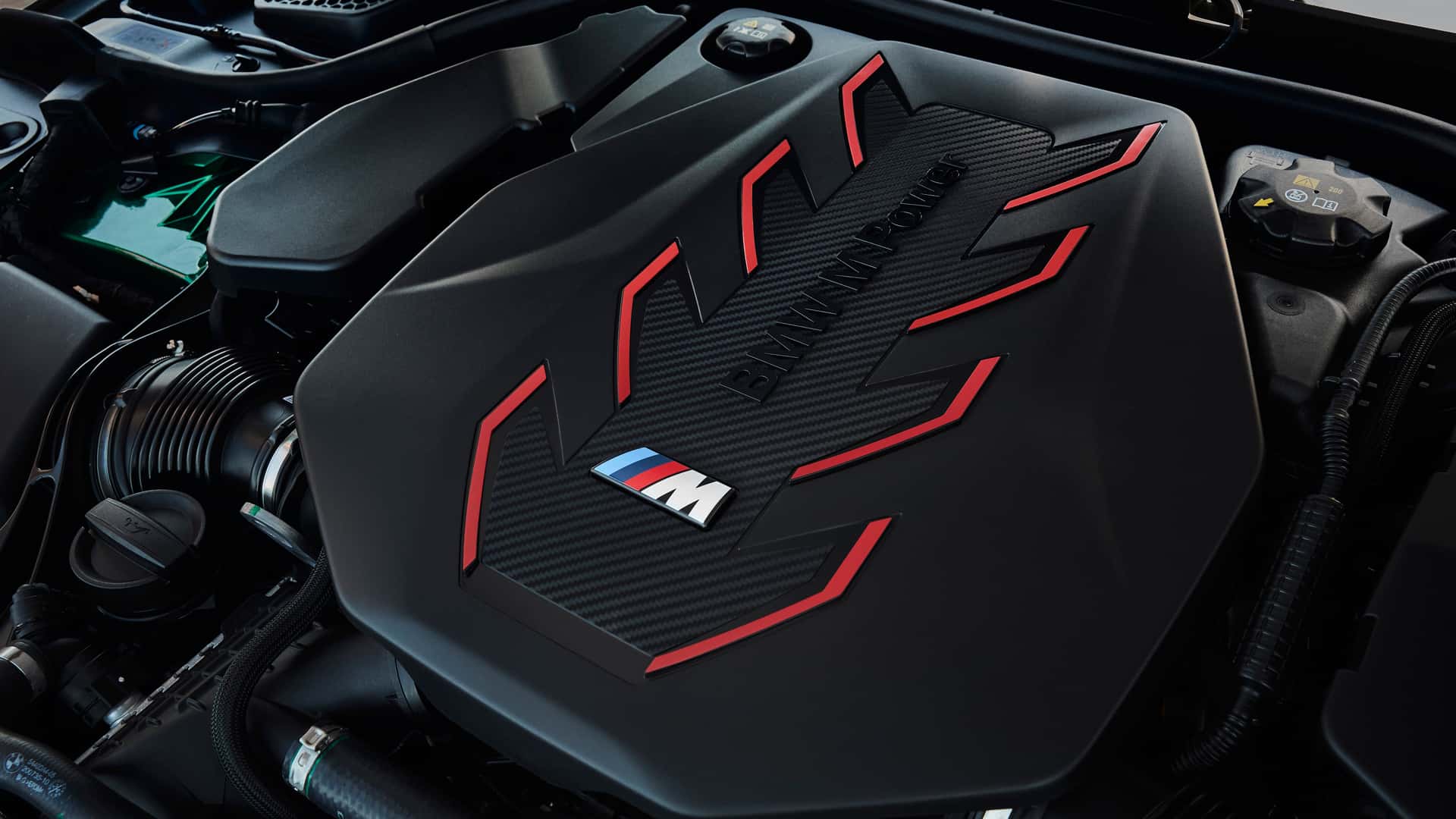 BMW, V8 motorunu “Amerikalı tüketicilerin sevgisiyle” yaşatmaya devam edecek.