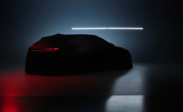 Yeni Audi A6 Avant, siyah kaplamasını açarak karşınıza çıkıyor!