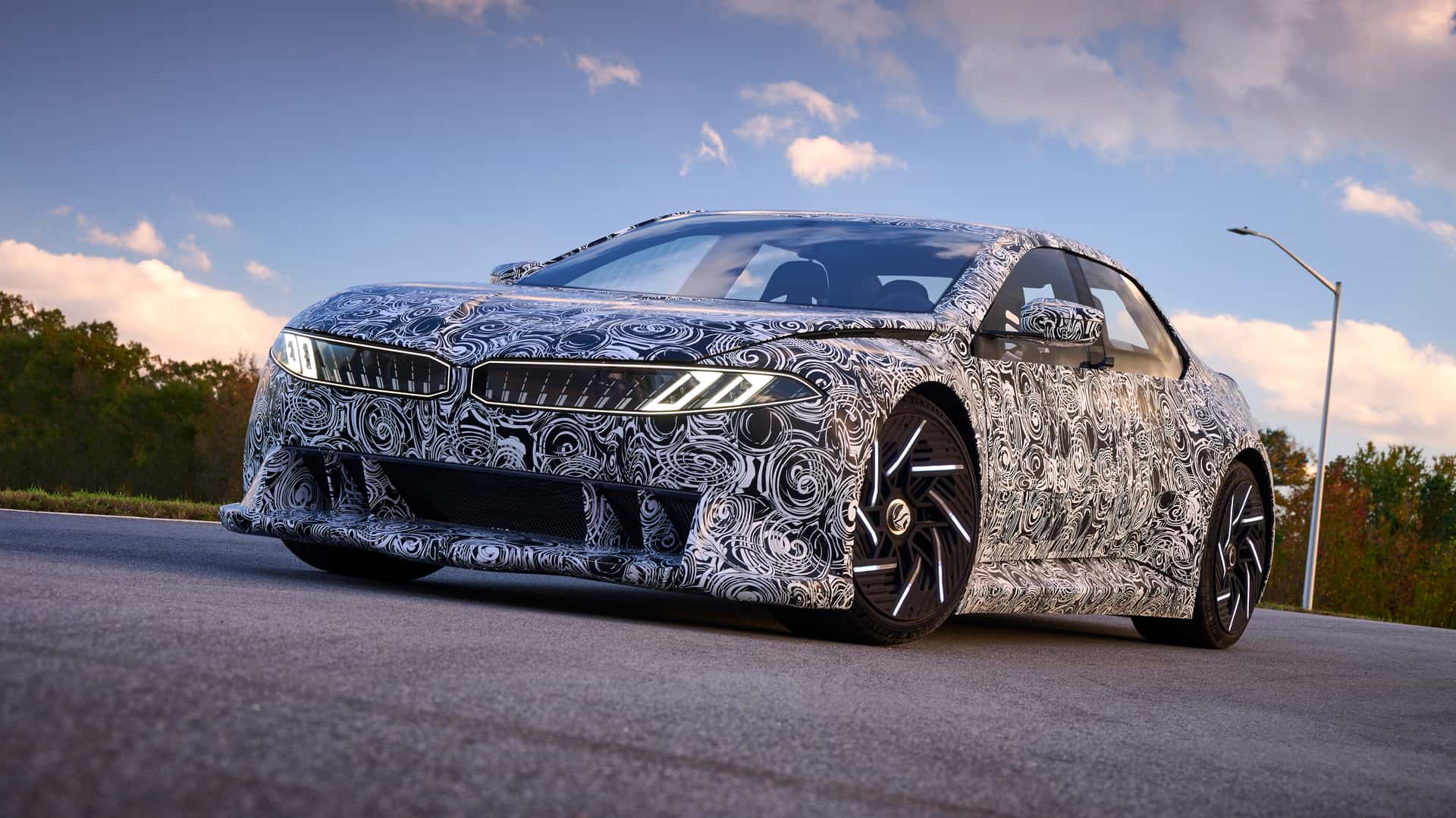 BMW’nin yeni prototipi, bir süper bilgisayarla donatılmış!
