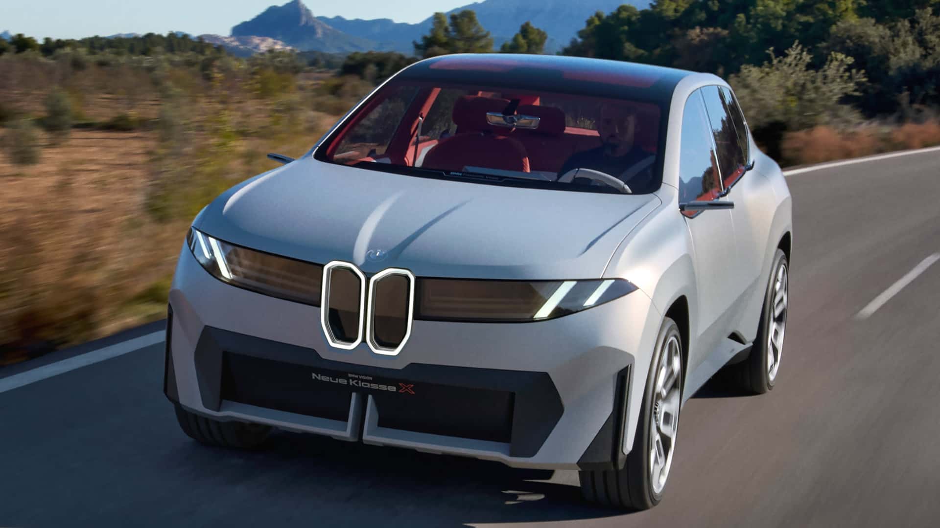 BMW, diğer otomobil markalarından daha fazla elektrikli araç satmayı nasıl başarıyor?