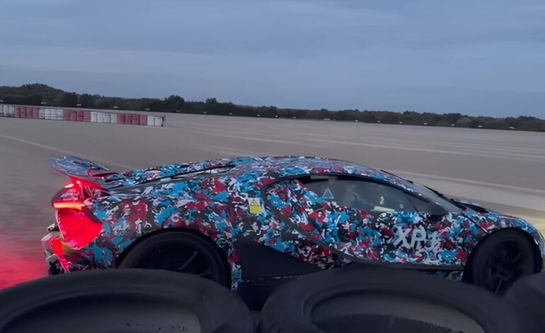 Bugatti Tourbillon, V16 motoruyla yollara çıktı