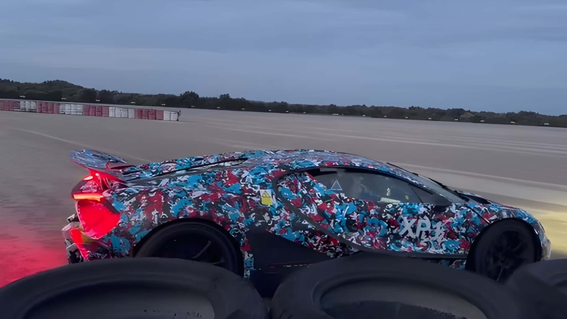 Bugatti Tourbillon, V16 motoruyla yollara çıktı