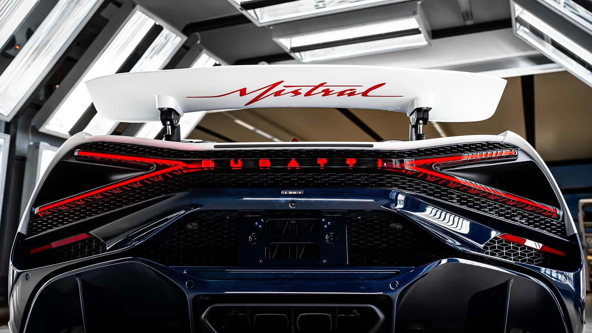 Bugatti, Mistral modelinin teslimatlarına başladı!
