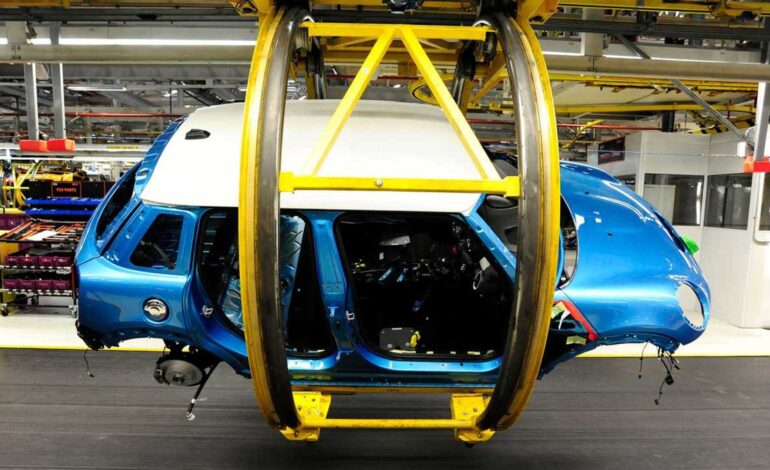 MINI, Oxford fabrikasında elektrikli model üretimini erteledi