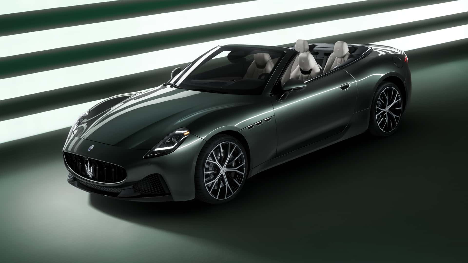 Maserati GranCabrio artık 490 beygir gücündeki V6 motora sahip!