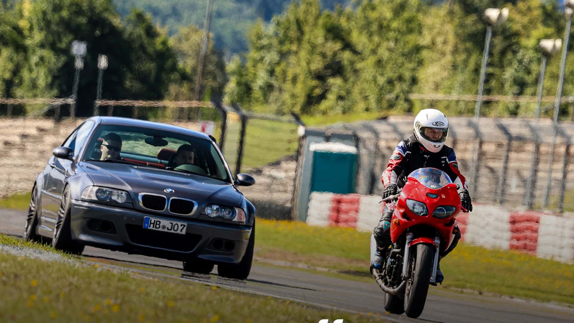 Nürburgring, halka açık günlerde motosiklet kullanımını yasakladı.