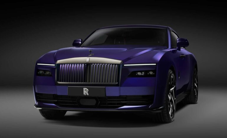 Rolls-Royce Spectre, şimdi Black Badge paketi ile satışa sunuldu!