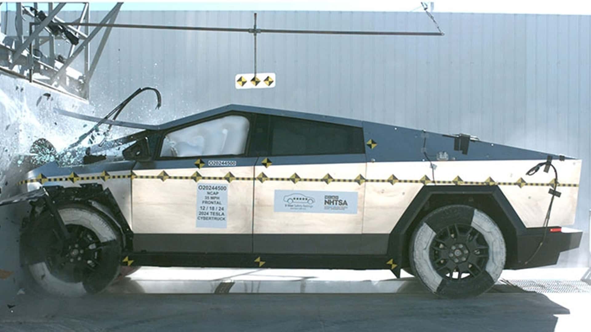 Tesla Cybertruck, NHTSA’dan 5 yıldız aldı!