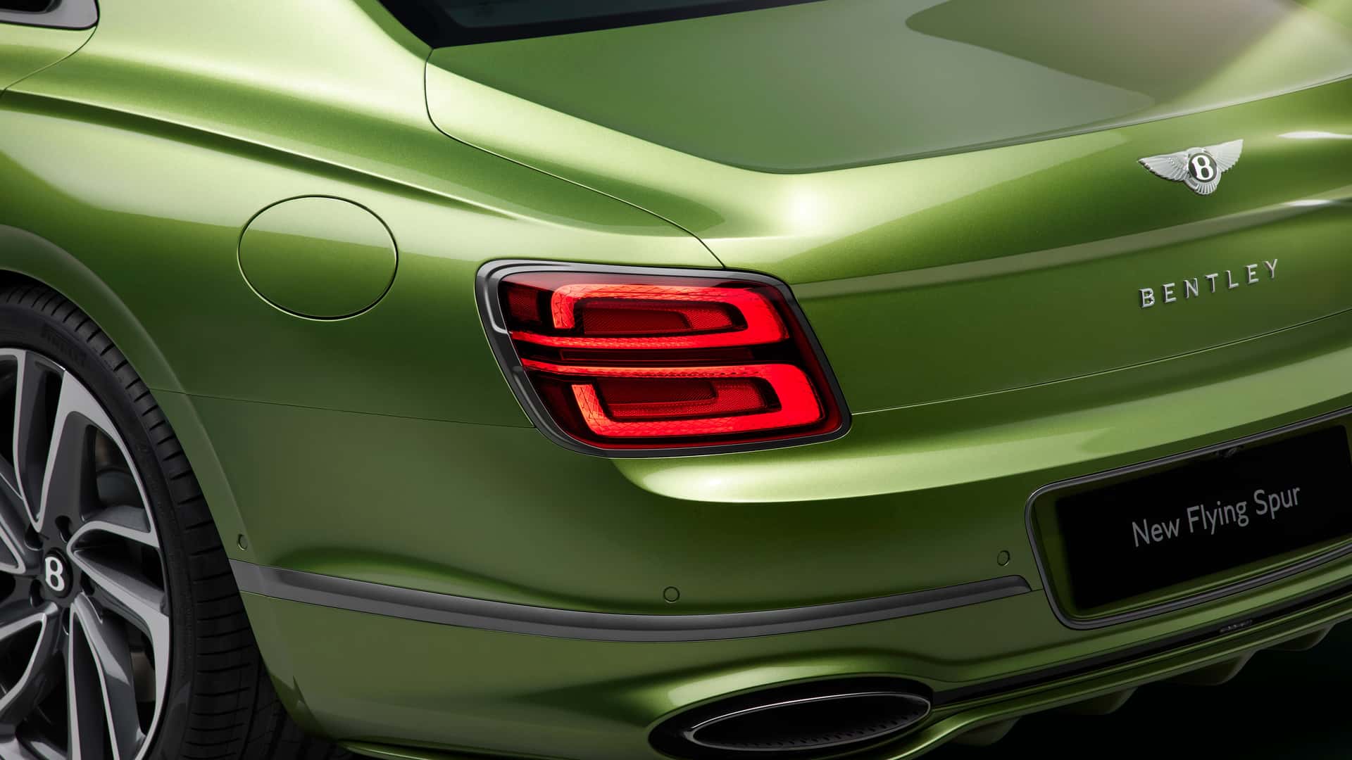 Bentley, ilk elektrikli modelinin piyasaya sürülmesini bir yıl daha erteledi.
