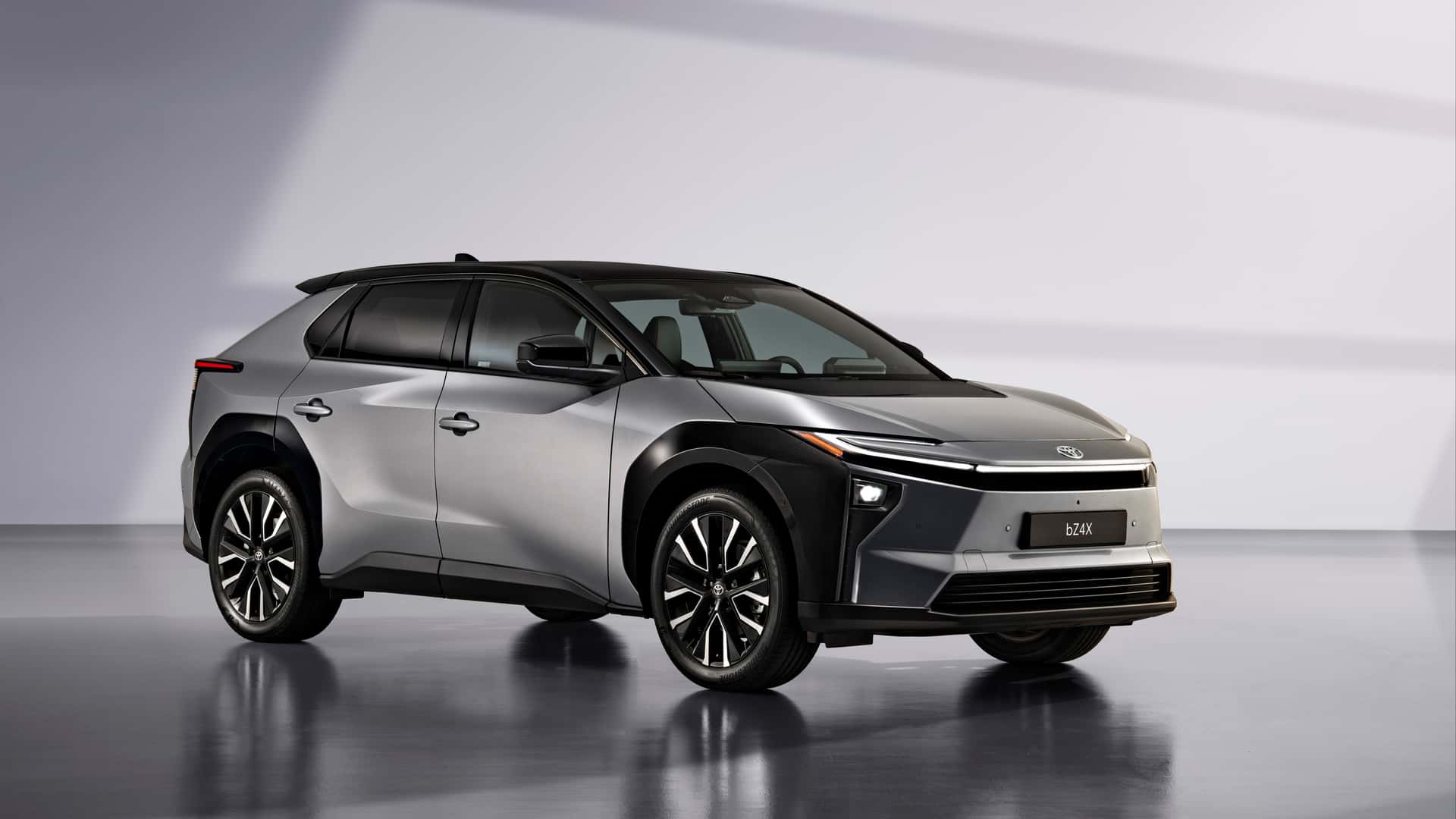 Toyota, yeni bZ4X’in perdesini kaldırdı!