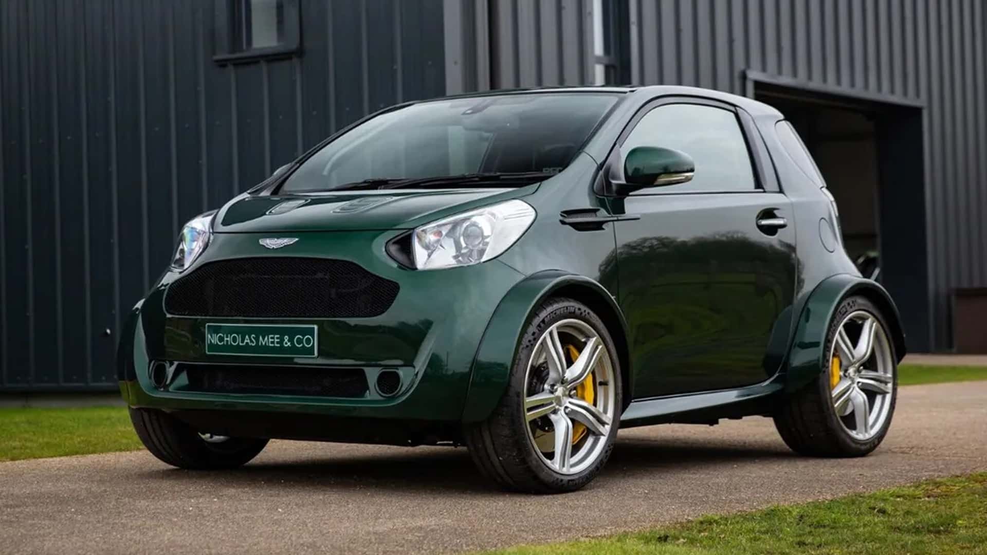 Aston Martin, V8 motorlu Cygnet modelini satışa çıkarıyor!