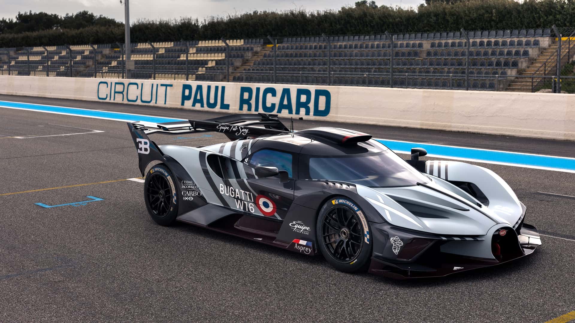 Bugatti Bolide’nin müşterileri, araçlarını yarış pistinde test etti!