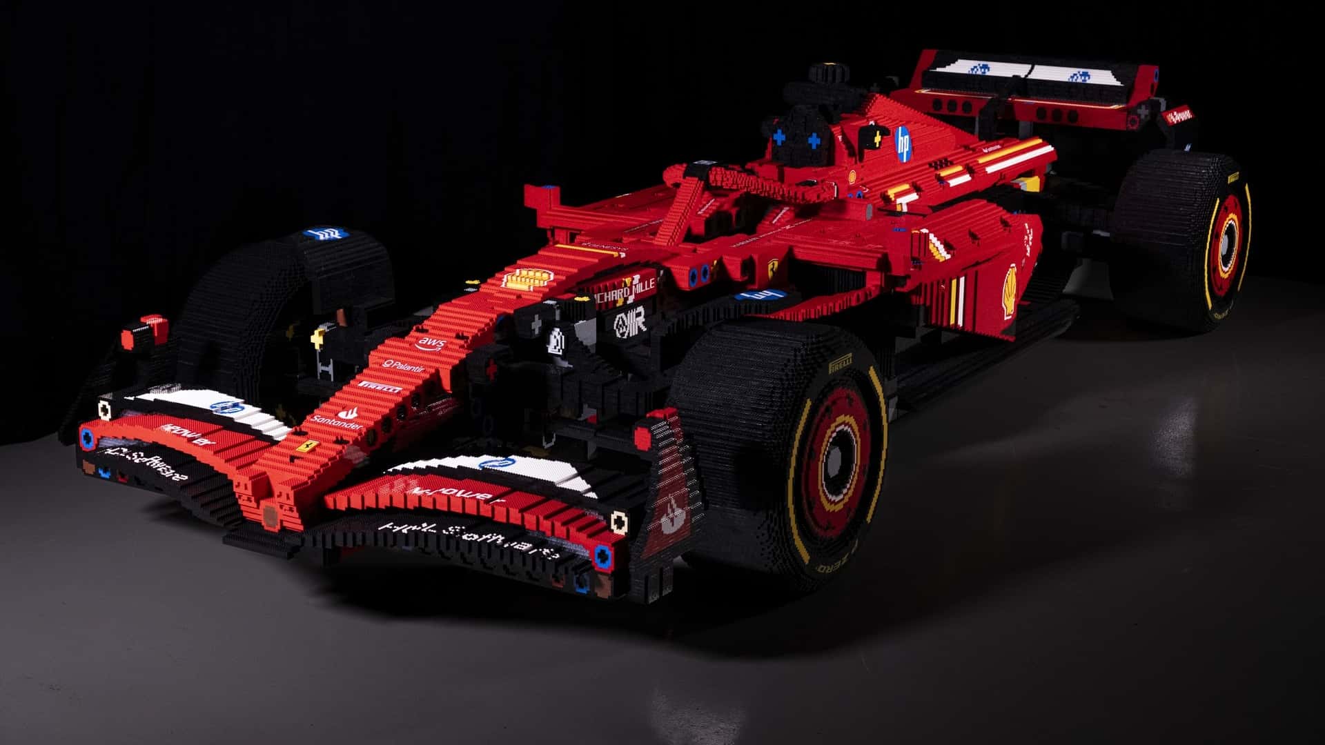 LEGO, gerçek boyutlarda bir Ferrari F1 aracı yapmayı başardı!