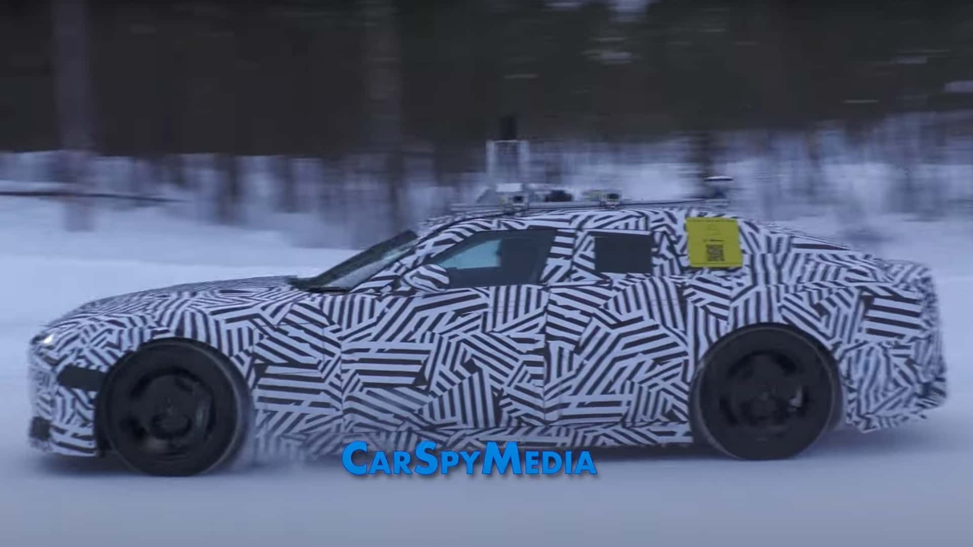 Yeni Jaguar modeli, soğuk hava testlerinde yakalandı