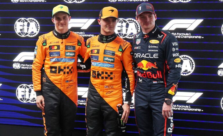 Norris ilk sırada pole pozisyonunda, McLarenlar ön sırada, Verstappen ise üçüncü sırada.