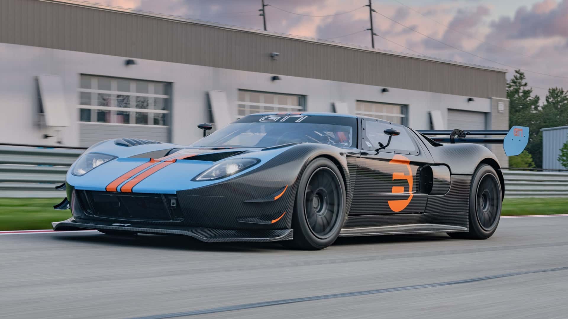 Ford GT, kapsamlı bir restomod ile yeniden hayata dönüyor.