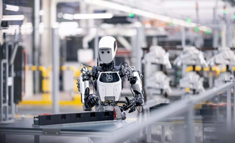 Mercedes, fabrikalarında insan benzeri robotları kullanmaya başladı.