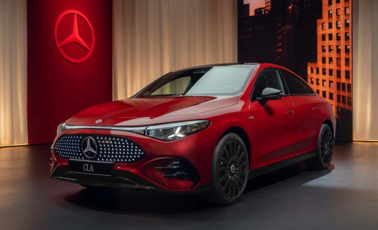 Yepyeni tasarım diliyle tanıtılan Yeni Mercedes-Benz CLA