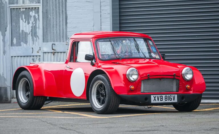 Ford V8 motorlu bir Pickup’a dönüştürülen bu MINI Cooper