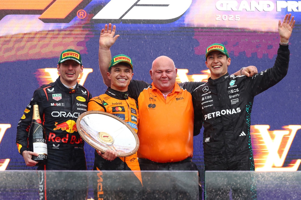 Norris, kazalarla dolu kaotik yarışı kazandı ve Verstappen ikinci sırada yer aldı!
