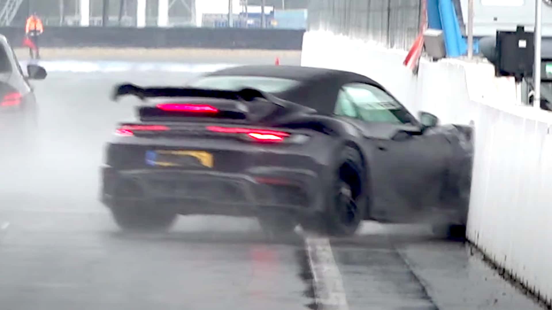 911 Turbo, drag yarışında duvara çarptı!