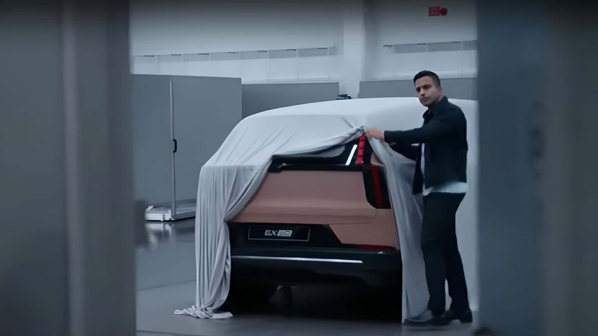 Volvo’nun yeni elektrikli SUV modeli EX60’a erken bir göz atıyoruz