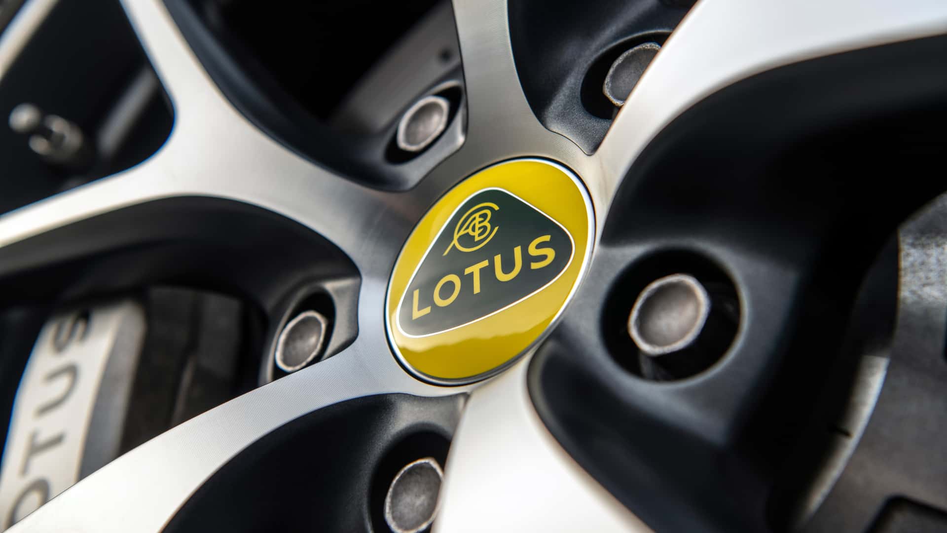 Lotus, kapsamlı bir şekilde yeniden yapılanıyor