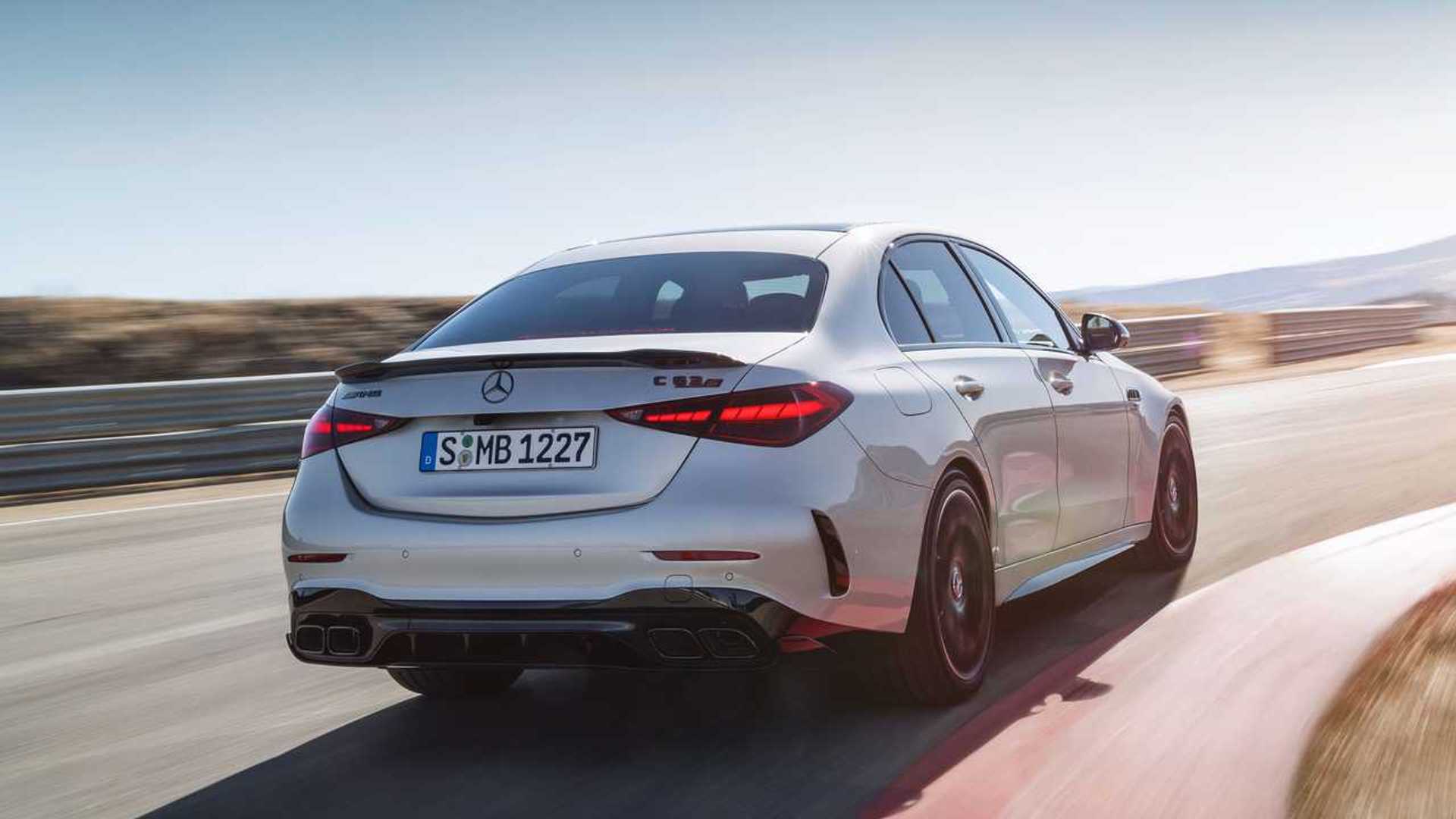 Mercedes, AMG C63 modeline veda edebilir